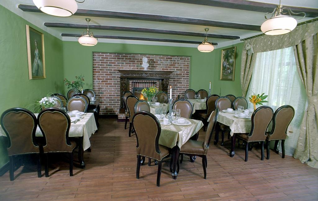 Gosciniec Zamkowy 3*